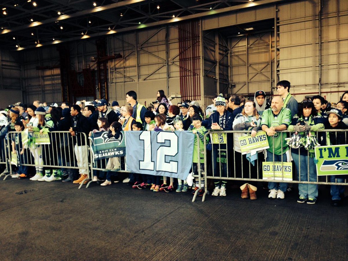 KVEWKAPPtv's tweet photo. RT @Seahawks: @SeaTacAirport #12thMan http://t.co/9VDfIRAY35 #SeahawksSendoff #GoHawks