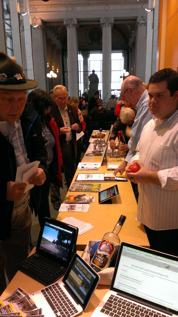BenjaminBathke's tweet photo. Boßeln, Alpenhorn, Winterball and a lot more at German Heritage Cultural Fest @mohistorymuseum #GerMerican http://t.co/7lJ4FWHoya