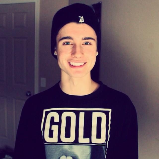 ChrsCllins's tweet image. I'm new... Not to rp. Help me by rting this.