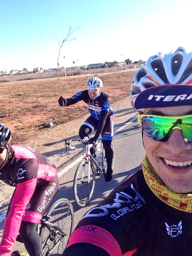 enricllz's tweet photo. 111km y la cronología de un varazo, con @gymplaza y @FrancescCalp. #eltiolavara #nodrafting #grupetaoliveta 🚴🚴😀🔗💥😲 http://t.co/3KxhVCl1hR