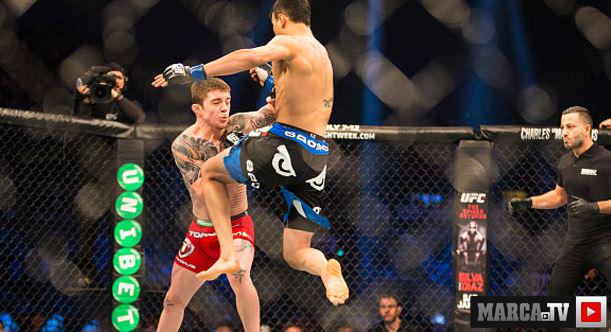 marca's tweet photo. K.O. técnico por rodillazo a los ocho segundos de combate ▶ http://t.co/G8lLA6sqG6 #UFC http://t.co/rmLuIon42f