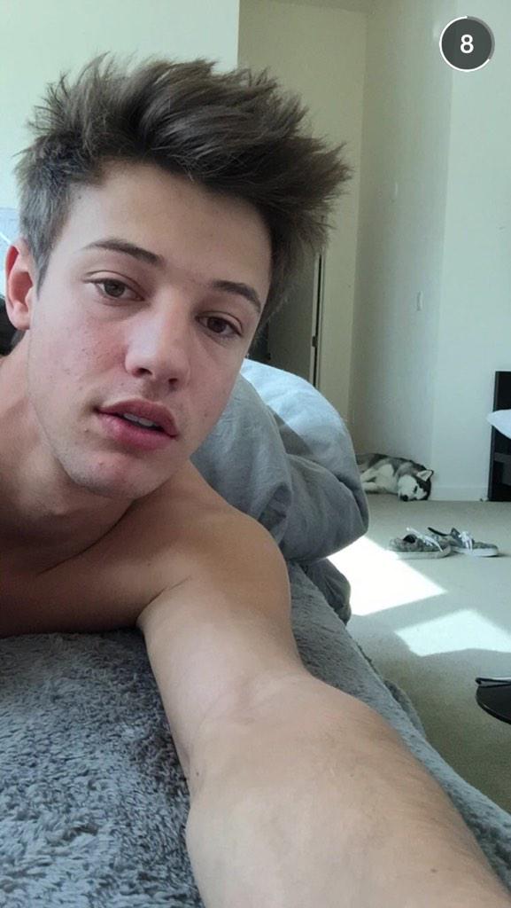 <a href="/YcurLcver/">Cameron</a>