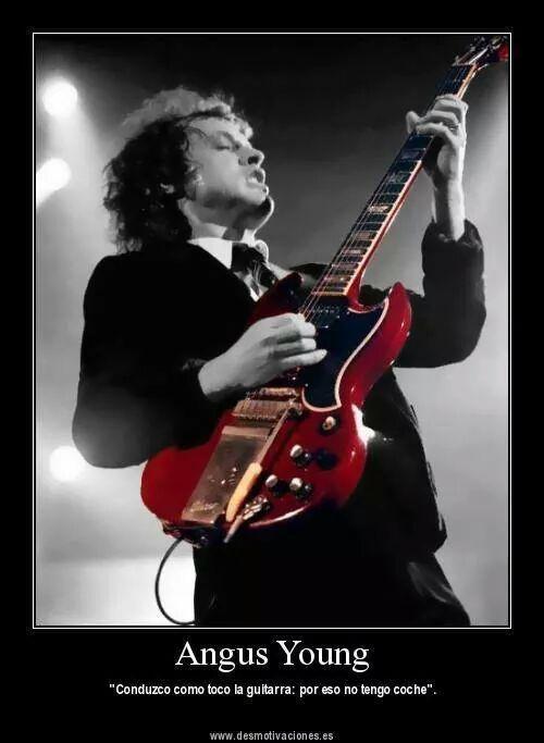 ACDC_fans_spain's tweet photo. Sigue con la guitarra sigue..... #acdc #acdcrockorbust #AngusYoung #SatanasTeVendoMiAlmaPor @acdc http://t.co/yNTP94wu9o