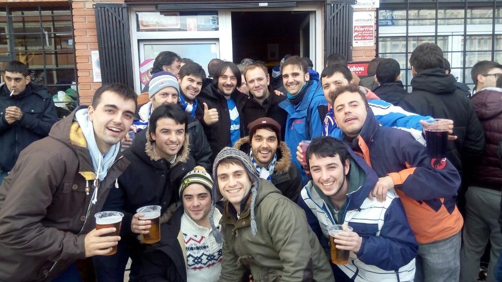 La Peña Azul Bar JB con <a href="/sidlowe/">Sid Lowe</a> en Burgos #HalaOviedo
