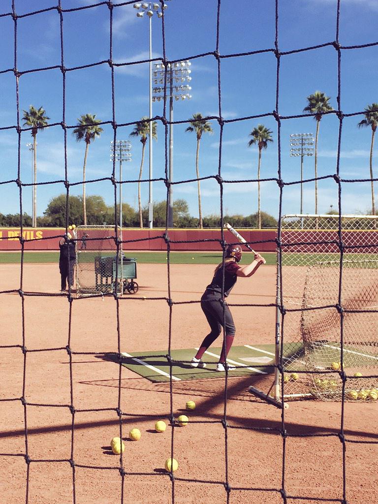 AceNix's tweet photo. @mandi_grebe #LockedIn #StrongDevils💪😈 #BombSquad💣💣 #HomeRunDerby http://t.co/HvBSvl8rzA