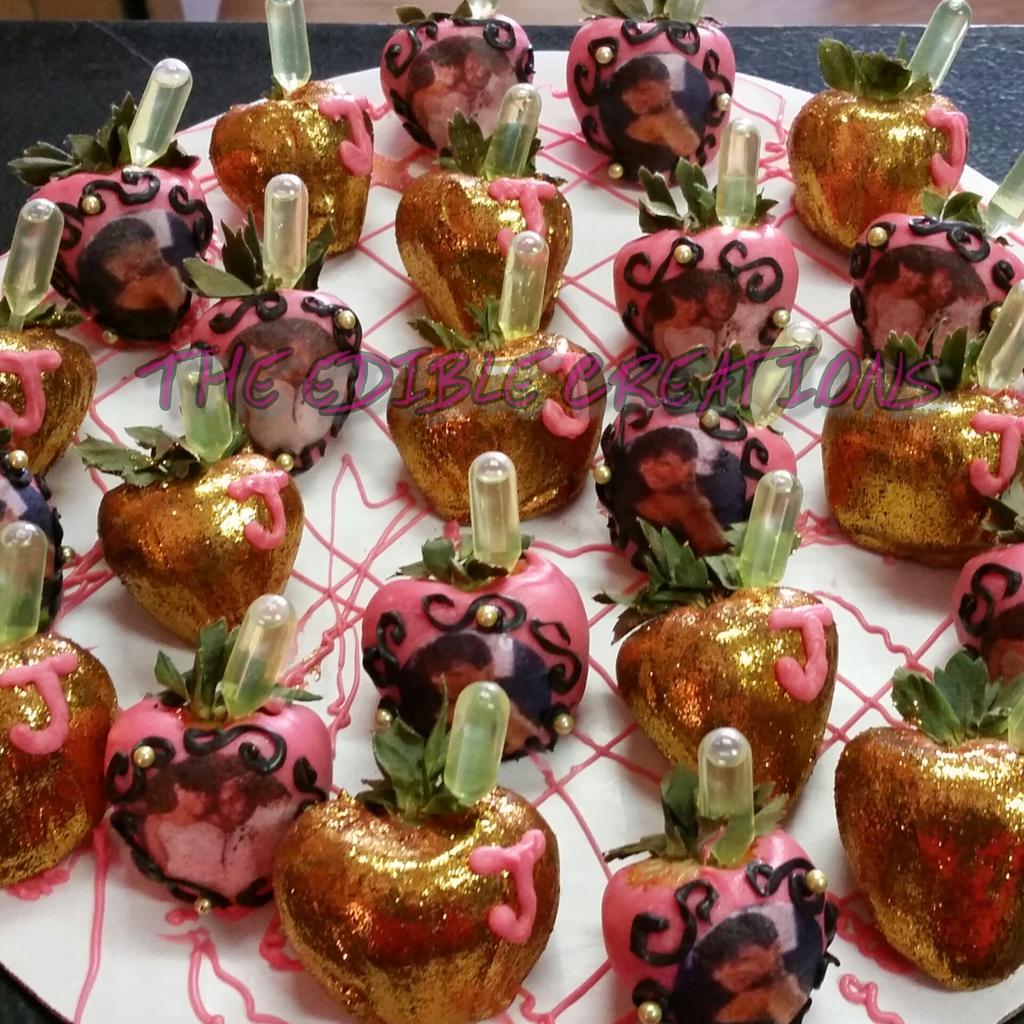 EDIBLEC502's tweet photo. #SHOTBERRIES #STRAWBERRIES #FOODPORN #CAKELIFE http://t.co/R8oLhz0SzZ