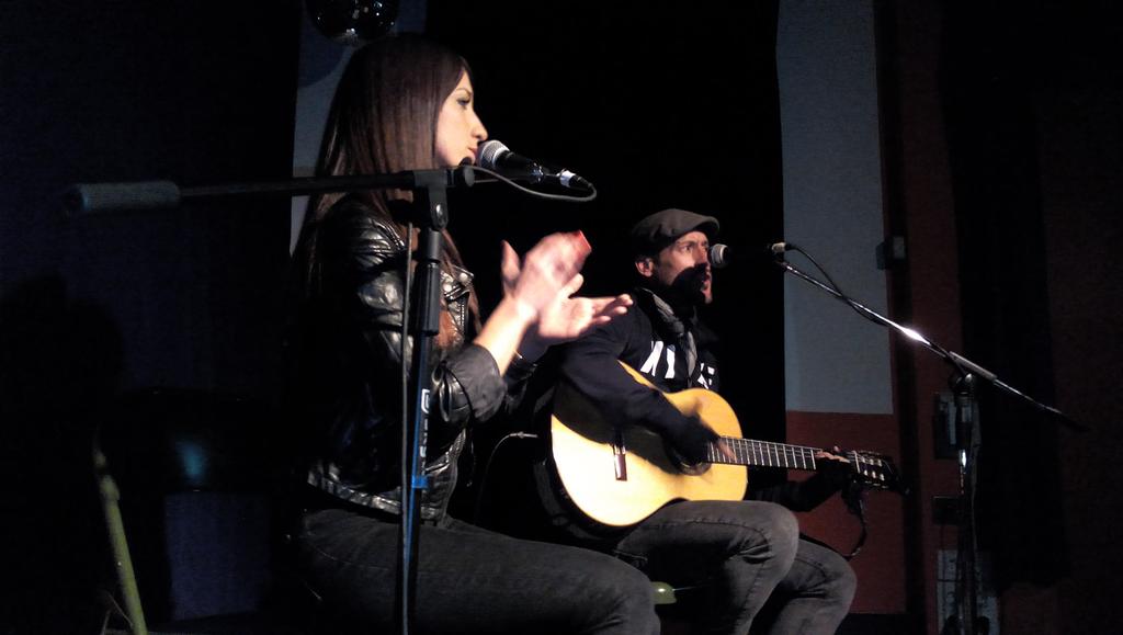 yolandV's tweet photo. Hasta la bandera el jueves en el @fulanitaenvivo de @ElChinchilla @rosaYole 👏👏👏👏 http://t.co/ehqOak7dzr
