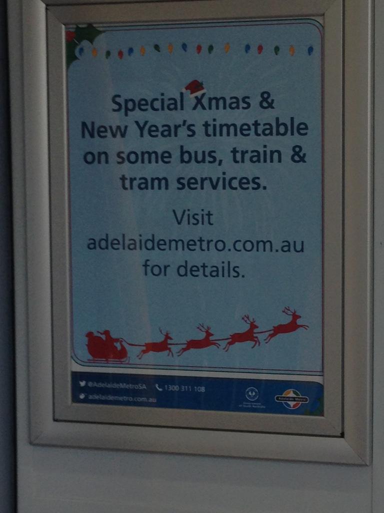 ytboy7's tweet photo. Couple from Oz for you @dresserman #keepingxmasgoing http://t.co/H7n7L2hDFl