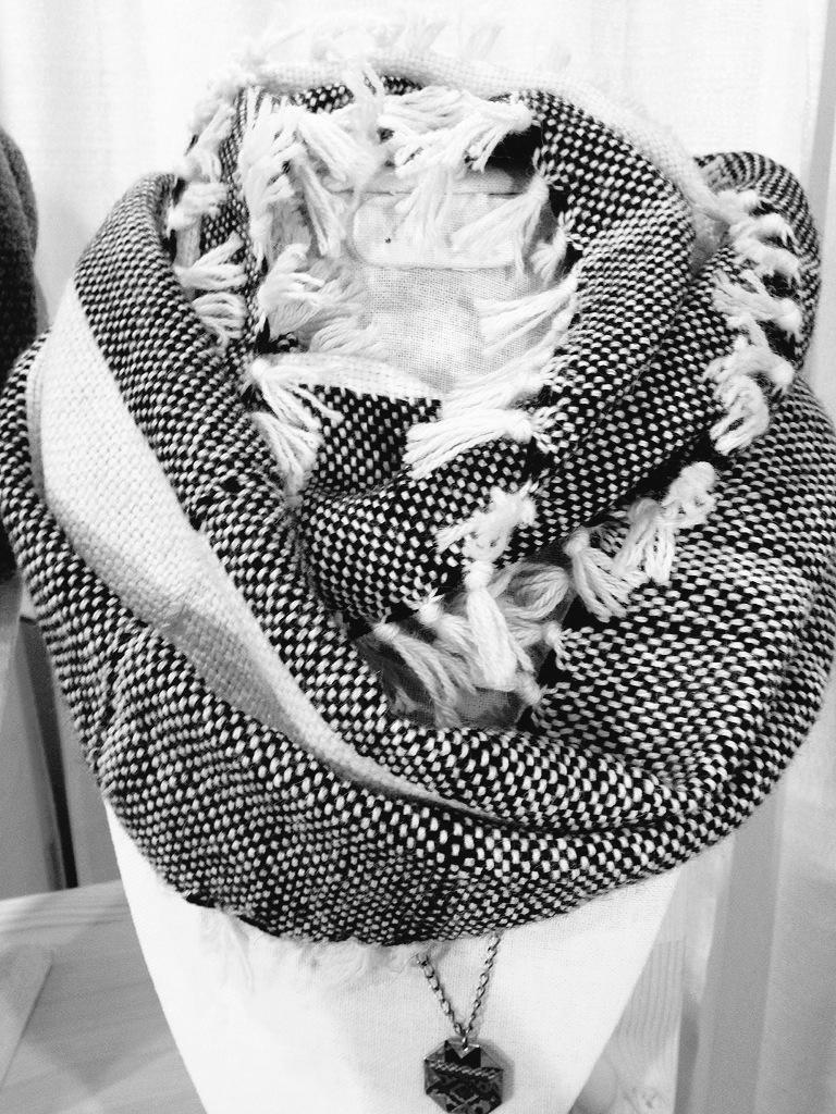 GREENOLAstyle's tweet photo. @jasondeclares @VentureImports @Windy_City_Gift oh... By far our new Ariana scarf! #ethicalfashion #socent http://t.co/9grd0S511k
