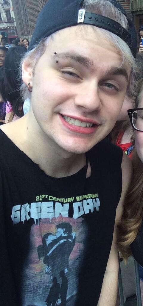 look at how cute this lil sunshine is