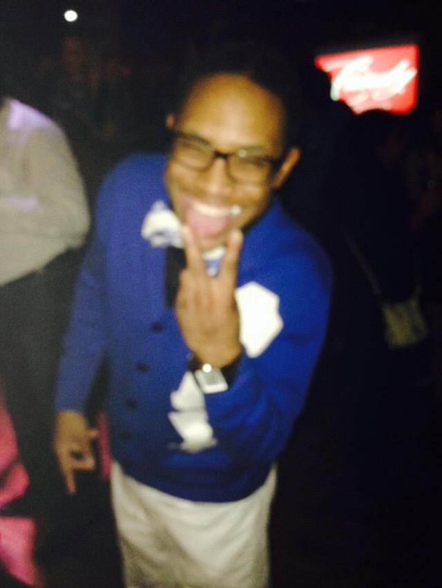 duec2enaked's tweet photo. Two fingers and a tongue #lawddd http://t.co/O32VpYgFHy