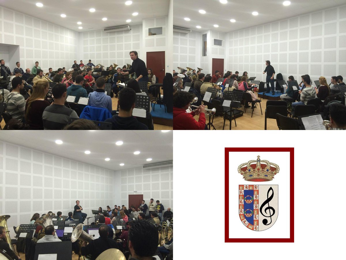 CarlosMOlivares's tweet photo. Desde hace días la @BandalasNieves de #Olivares ensaya en su nuevo local, trabajando mucho para hacer buena música. http://t.co/UYpXhkLMXY
