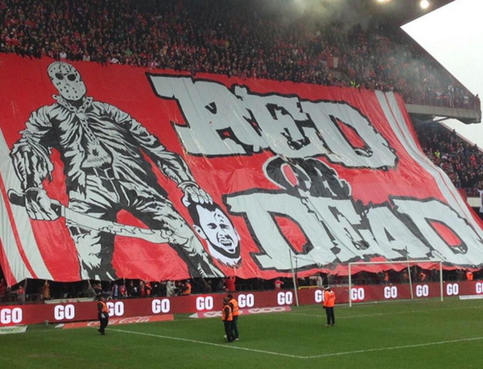 elpais_deportes's tweet photo. http://t.co/1Vp0AKfh3q Los ultras del Standard de Lieja ‘decapitan’ a su exjugador Defour http://t.co/0ItaK4yFpm