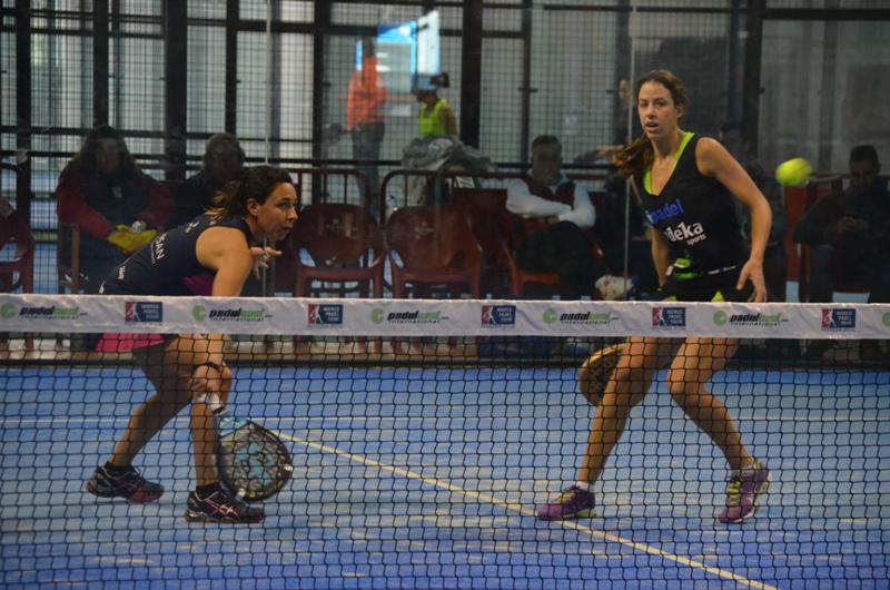 solopadelblog's tweet photo. Fotos de las campeonas del #MasterAbsCatFCP @martamarreromar y @Sandrita_Hdz Enhorabuena cracks! http://t.co/Vw2bSUc9jT