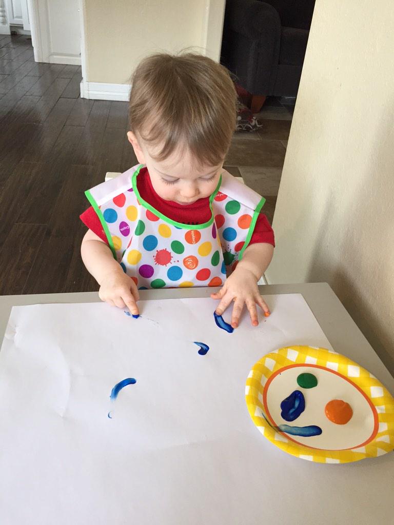 chelsipcfl's tweet photo. Making art thanks to @Crayola http://t.co/9wnXa6kuVE