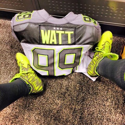 Jazzylady4u's tweet photo. Best player in the game!
#cutthecheck #betthehouse #texans #watt #lovemyteam #probowl http://t.co/QdmJDcQwNF