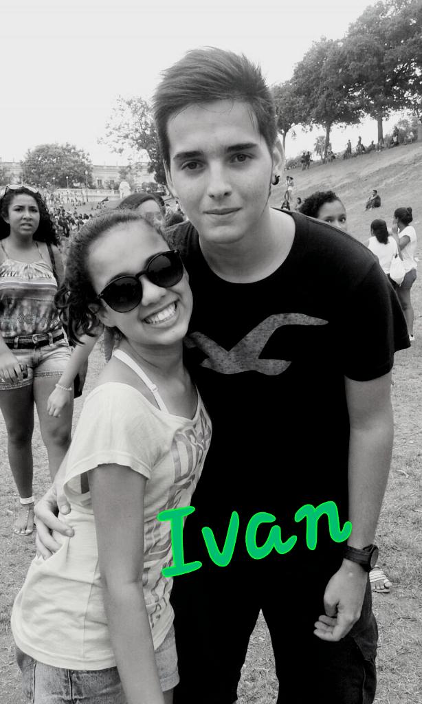 sarah_dts's tweet photo. -Ivan tira uma foto comigo?(Perguntei pulando)
-Tiro!(Respondeu pulando) kk <3 lindo @ivan_tauil #EncontroDeVinersRJ http://t.co/EMPp5PxoZO