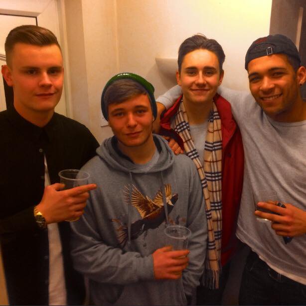 kingsmill55's tweet photo. My Donnys 🔫 @maxstwittor @DatBigKB @robgormley http://t.co/38nrablCtp