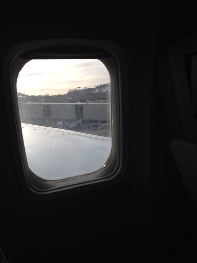 CUMasterBuilder's tweet photo. On the plane, see you later kelowna!!!! http://t.co/vA7uX2fAg1