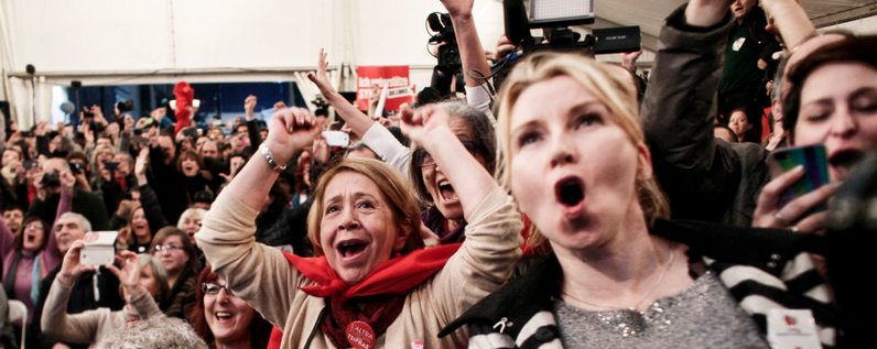 HuffPostUK's tweet photo. This is what Athens looks like right now http://t.co/o98ITMH0R6 #greeceElections http://t.co/xQNEfGZ8rq