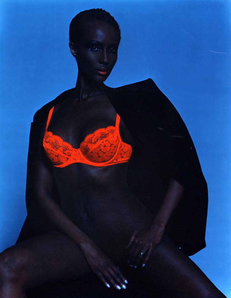 LETTHEREBART's tweet photo. ¿Qué tal esta foto de @The_Real_IMAN por nuestro artista de galería #MichelComte? #imanmodel #fashionphotography http://t.co/0rOyuBvLCl