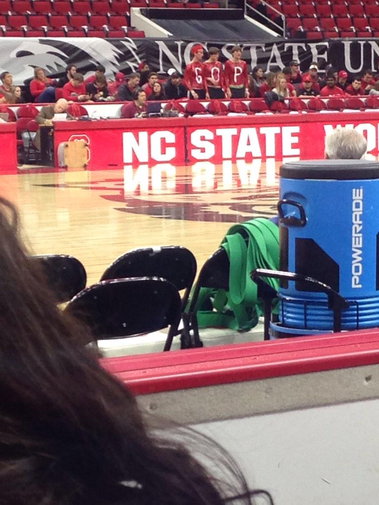 LeightonPaige_'s tweet photo. When part of your squad is missing #LetsGoRepublicans #BeatNotreDame http://t.co/b6oEXBEh9l