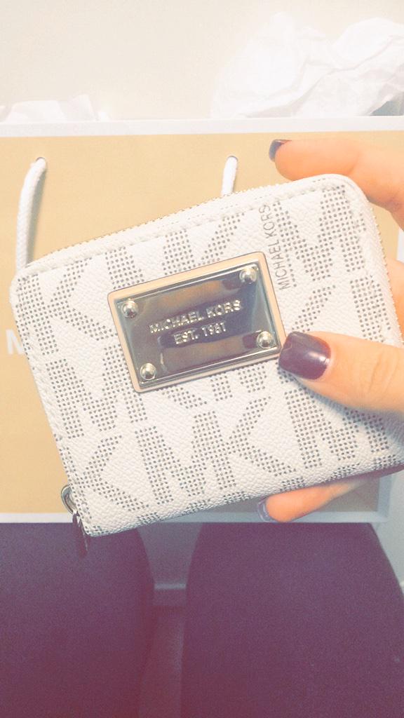 TiaColey's tweet photo. Shoutout to my boyfriend for spoiling me rotten #randompresents #hesthebest ❤️❤️❤️❤️ http://t.co/dQRZgpTbpM