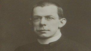 HistoryInFacts's tweet photo. Priest on the Titanic, Fr. Byles refused to board a life boat. He stayed behind to give absolution to the passengers. http://t.co/xPycOoqeWI