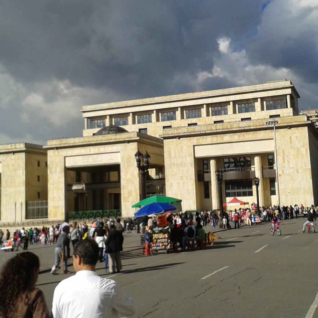 JanierPeralta's tweet photo. Sentro historico de Bogota http://t.co/grmNdmECPw
