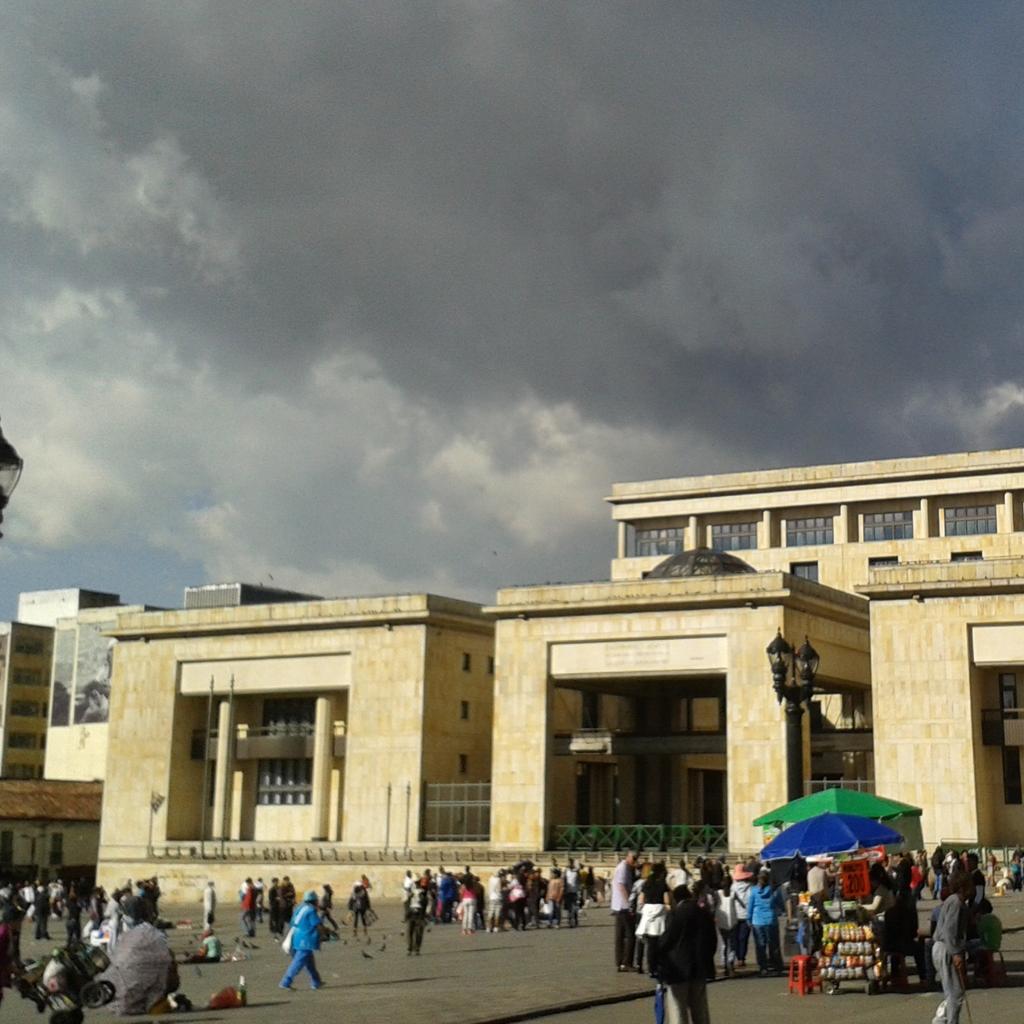 JanierPeralta's tweet photo. Sentro historico de Bogota http://t.co/grmNdmECPw