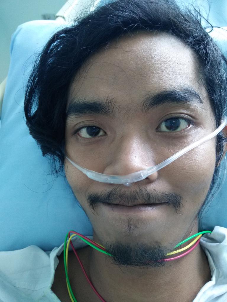 srirahayukk's tweet photo. GetWellReallySoon kak :* "@Dodit_Mulyanto: merah, kuning hijau itu kabel badan, msh sensitif doakan cepat sembuh :) http://t.co/1U2eaQDlzx"