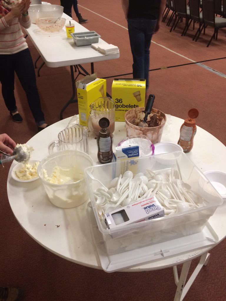Churchat6's tweet photo. #tooniesupper is always good when it includes ice cream! http://t.co/o0xR0puOgZ