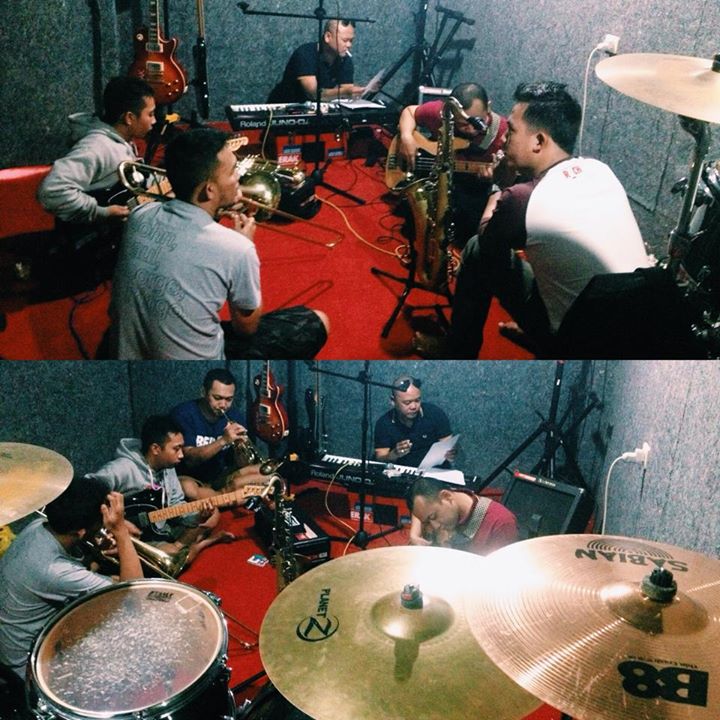Donkumbang's tweet photo. Selamat pagi semua...Latihan dulu kelesss biar ga forgot..#newstudio #donlegomarkas Semangat....jossss...!% http://t.co/AEpqXerhKz
