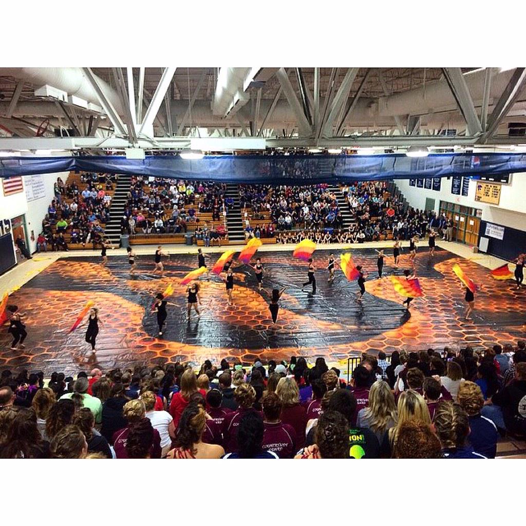 NatBurls's tweet photo. What an amazing weekend! Love my team and this season is going to be amazing! #USFWG #whatsthebuzz #beeourbuzz http://t.co/ZLTkEEJM3G