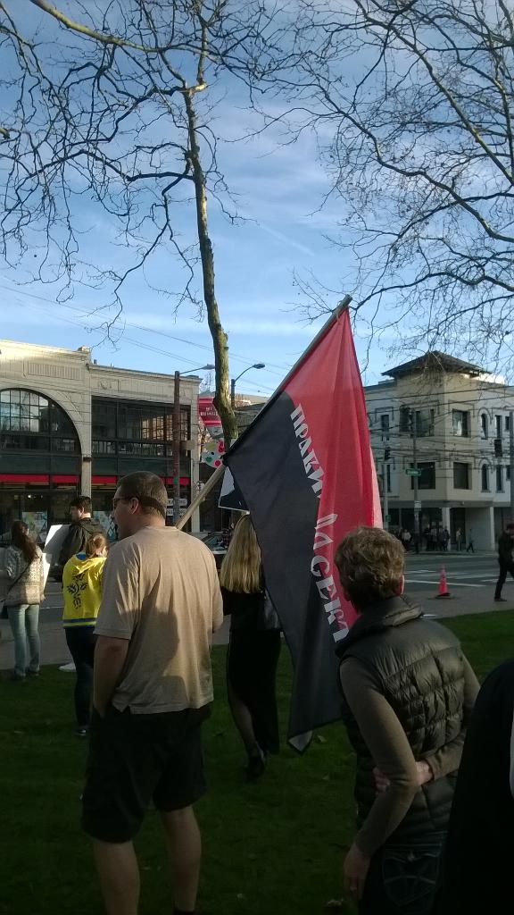 Tenax_Imperii's tweet photo. I attended a rally in Seattle for Ukraine, and to support #freesavchenko.  Slava Ukraini, Slava heroyam! http://t.co/IrQZsXXNM8
