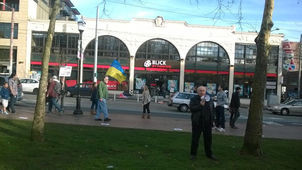 Tenax_Imperii's tweet photo. I attended a rally in Seattle for Ukraine, and to support #freesavchenko.  Slava Ukraini, Slava heroyam! http://t.co/IrQZsXXNM8