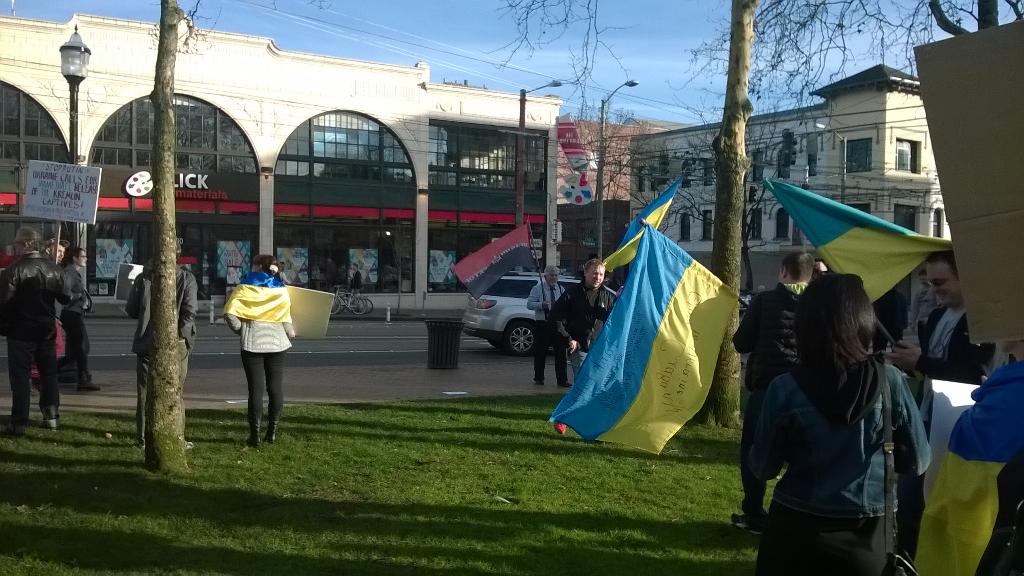 Tenax_Imperii's tweet photo. I attended a rally in Seattle for Ukraine, and to support #freesavchenko.  Slava Ukraini, Slava heroyam! http://t.co/IrQZsXXNM8