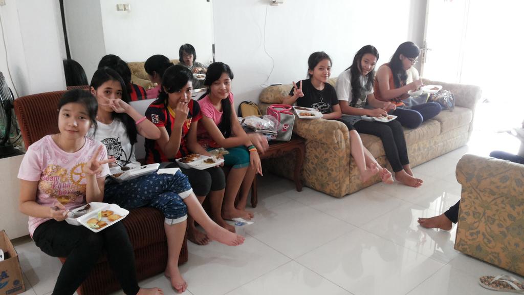 srihst63's tweet photo. Anak2 teens yg ikut merayakan ultah cileng kemaren....tq all http://t.co/pGsFeKZHKl