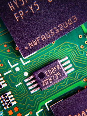 JustinWenck's tweet photo. If you ever wondered what kind of tech I work on… http://t.co/Vjb5ltW6QU http://t.co/aelZM6ccHZ