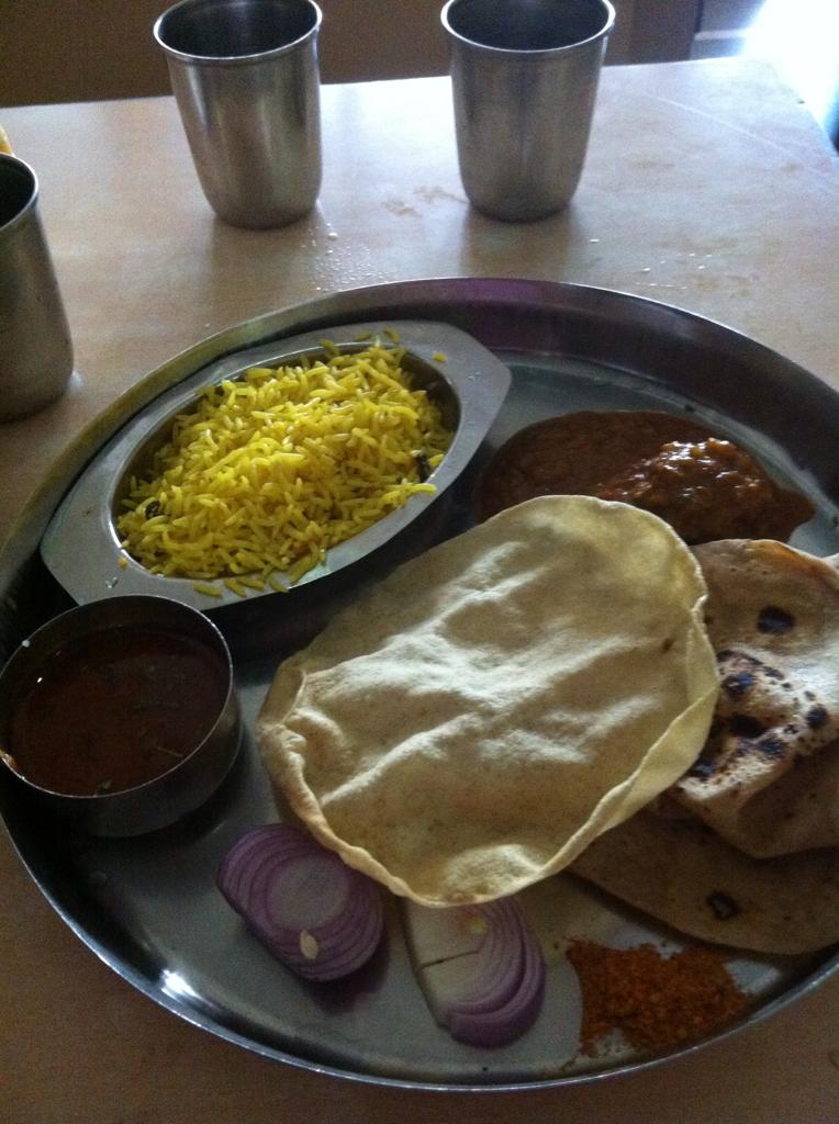 PuneFoodAlerts's tweet photo. RT @Rwac_delhi: In Pune enjoying #Marathi_food. #King_Fish #lamb #biryani_rice and #millet_bread #papadoms super http://t.co/DPFZmcnQkM