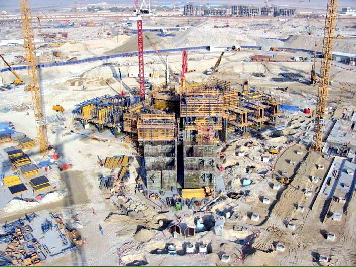EDUARDOMONTEROB's tweet photo. El Burj Khalifa apoyado en 192 pilotes. Su losa de cimentación de h=3.7 m. su fundición 12.500 m3 de hormigón. http://t.co/UPfycwXNrJ