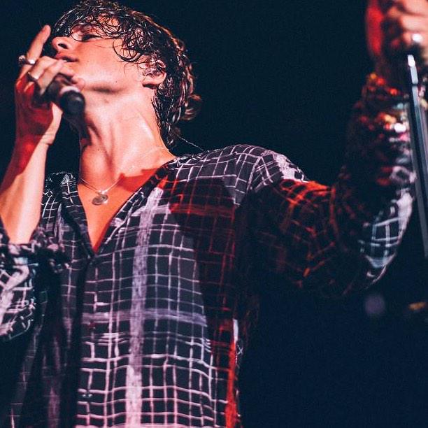 The_Vamps_Col's tweet photo. OMG! I never thought someone this sweaty could look so fucking hot 😍😍 http://t.co/VRnv7SBShS