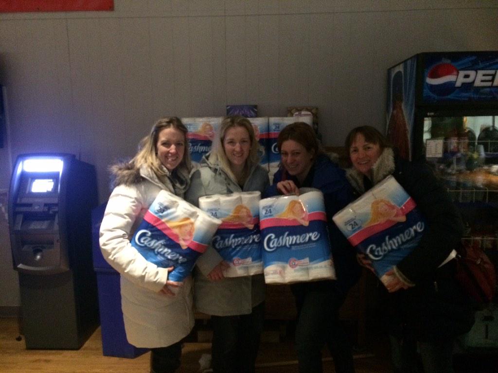 Team_Hastings's tweet photo. Final parting gift from @2015OntScotties !  Thank you to all that volunteered for this great event! http://t.co/AcmAsJhEuF