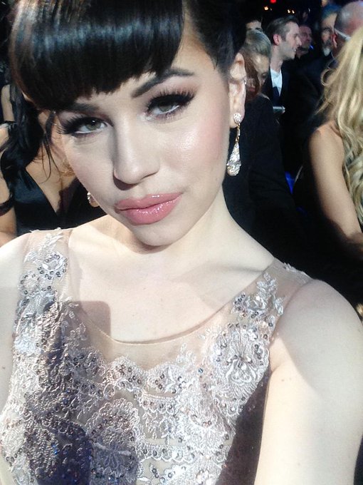 I didnt get any pics of the pretty dress i wore last night :/ but here are some @avnawards selfiesss
