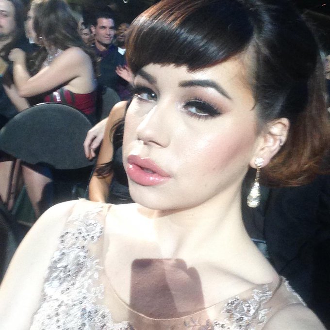I didnt get any pics of the pretty dress i wore last night :/ but here are some @avnawards selfiesss