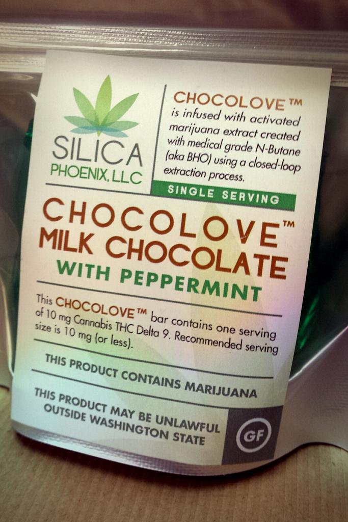 LucidLacey's tweet photo. #Chocolove Fine #Cannabis #Edibles from @SilicaPhoenix are now available! ♡ Grab a Bag for a late night #cannasnack ♡ http://t.co/ur4nXvq7Kh