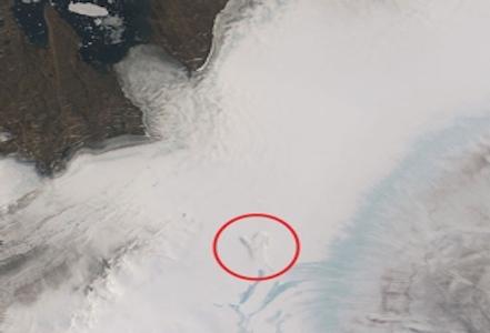 MrsSchiele230's tweet photo. “@sciam: A glaciologist discovers a lake hidden beneath Greenland's ice. http://t.co/erBiise1Ld #science http://t.co/UY9aiendVd” 😧 #IB532