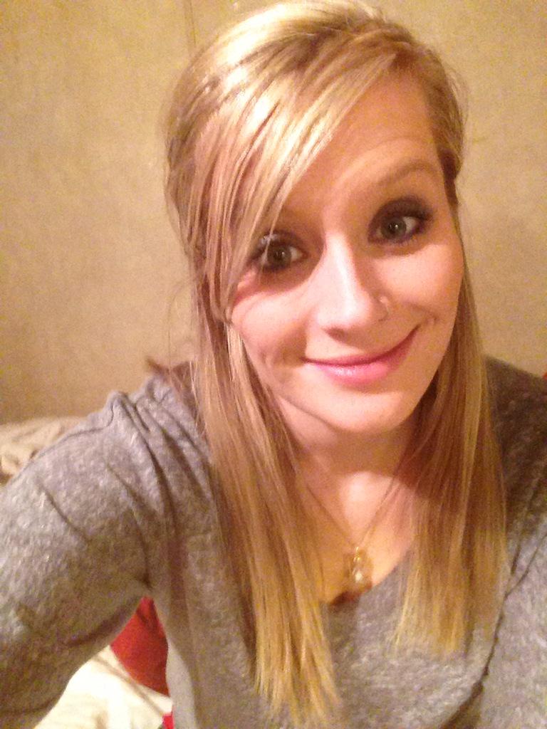 EricaArvin's tweet photo. Current Pic #SelfieSunday #blonde #momhair #hairgoals #futurecosmetologist http://t.co/p9gboXJUDE