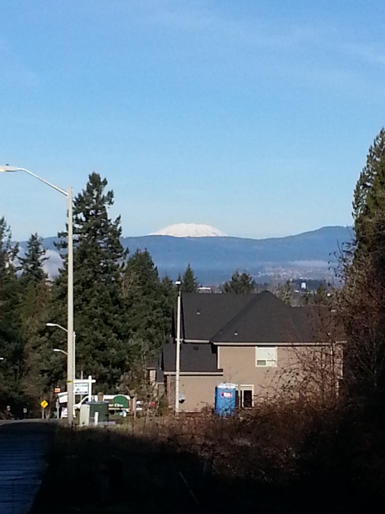 FalafelChef's tweet photo. What a gorgeous sunny warm day in the Pacific Northwest.  Mt. St. Helens in the background. http://t.co/HZMnrRugAO