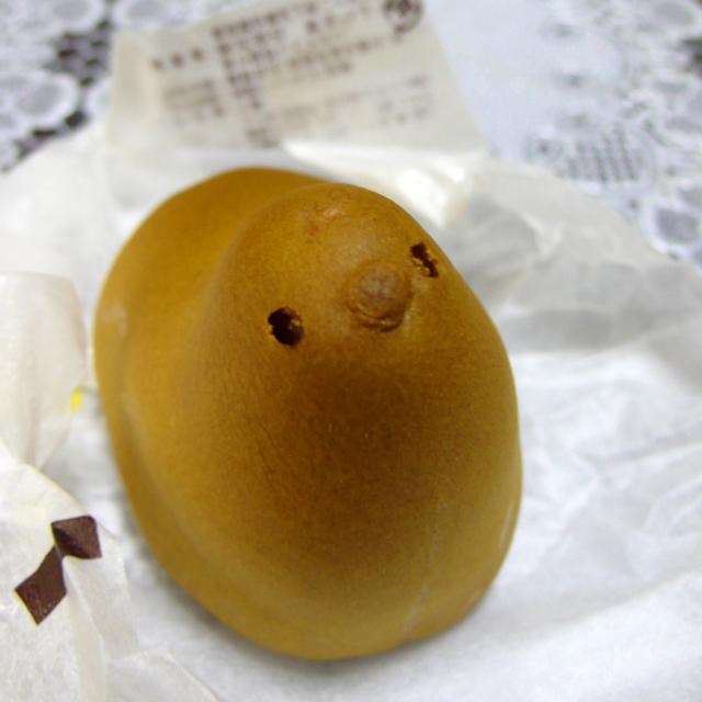 this_hi5's tweet photo. なぜ家にひよこ饅頭が！？　https://t.co/rGXlSYdsVI